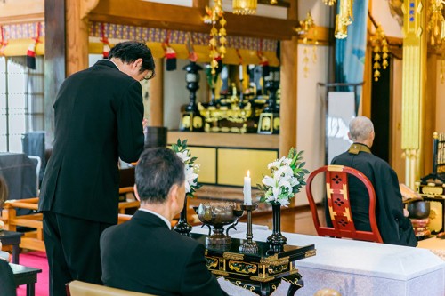 仏教の正式な空間で葬儀ができる
